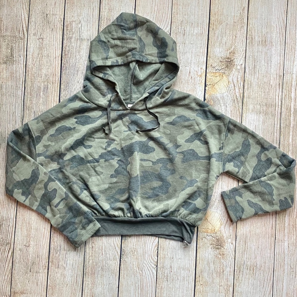 BP. By Nordstrom crop camo hoddie sweatshirt sz M